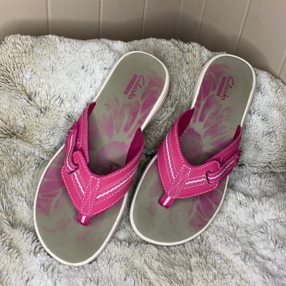 Women’s Clarks Flip Flops size 6